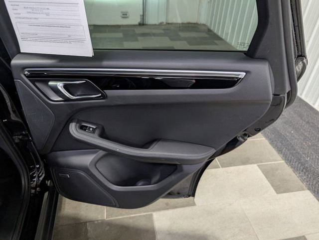 Used 2023 Porsche Macan w/ Premium Package Plus image 27