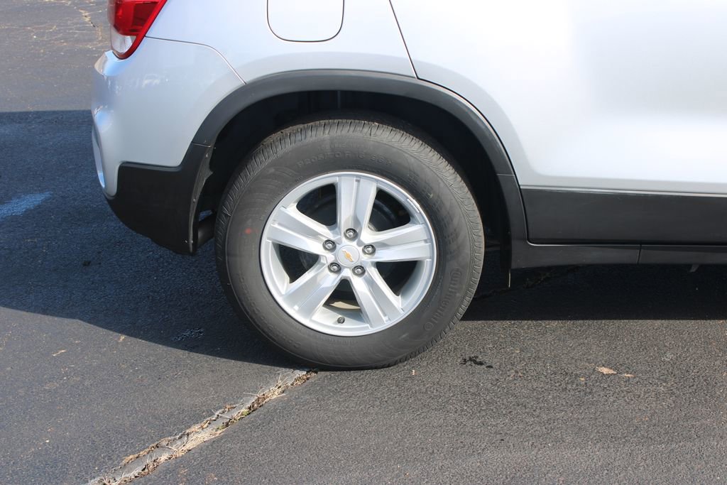 Used 2020 Chevrolet Trax LT w/ LT Convenience Package image 12