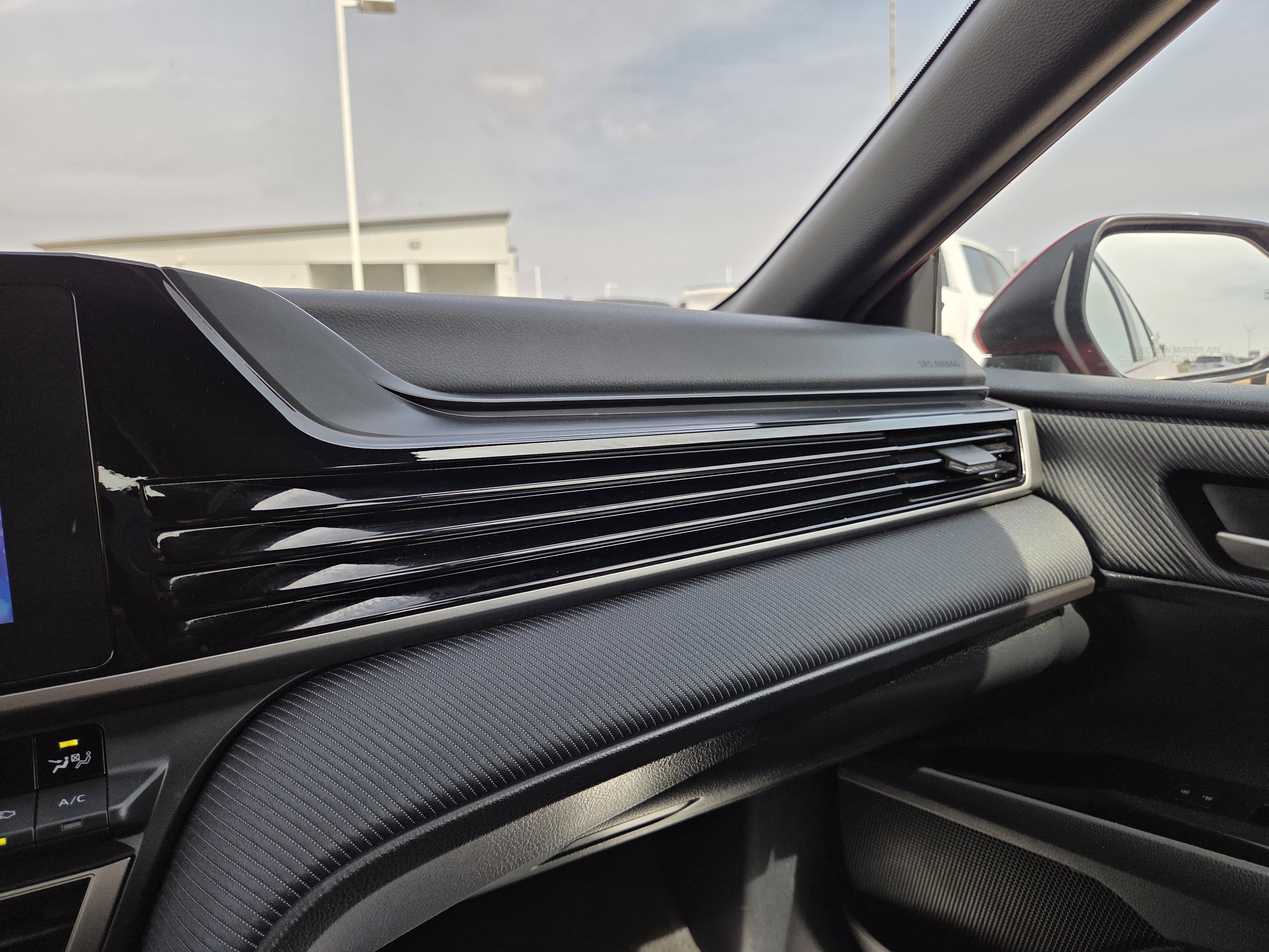 Used 2025 Toyota Camry SE image 30