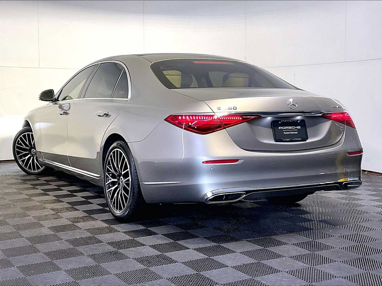 Used 2024 Mercedes-Benz S 580 4MATIC Sedan image 3