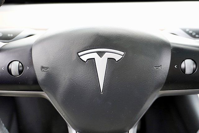Used 2021 Tesla Model Y Long Range AWD/4WD image 39