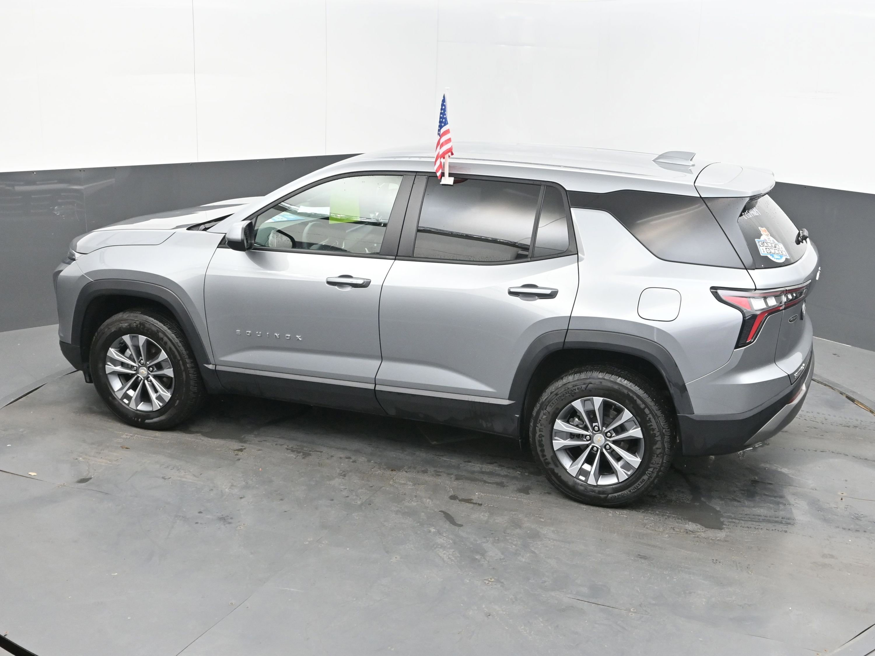 Used 2025 Chevrolet Equinox LT FWD image 36