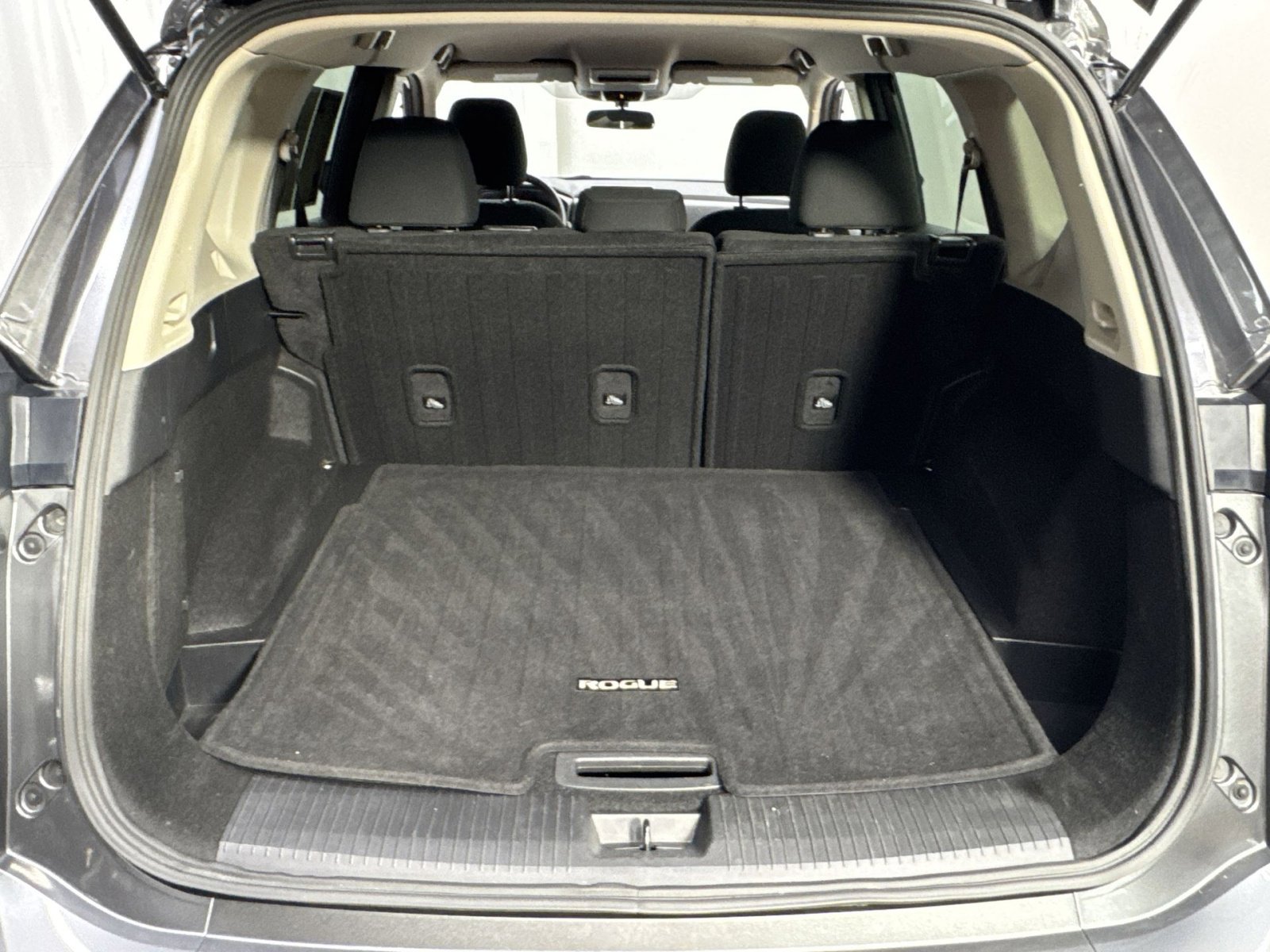 Used 2024 Nissan Rogue S image 29