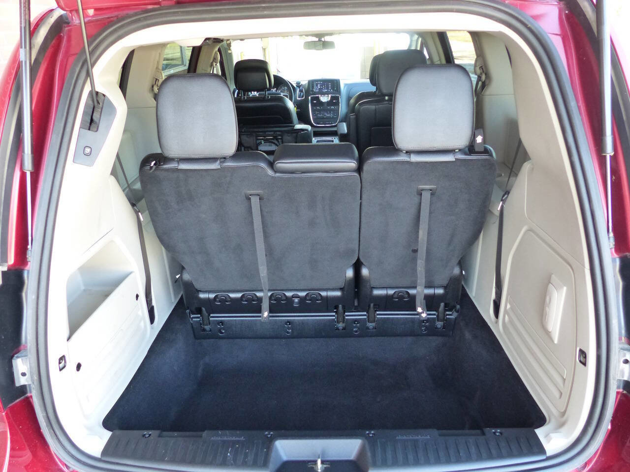 Used 2014 Chrysler Town & Country Touring image 35