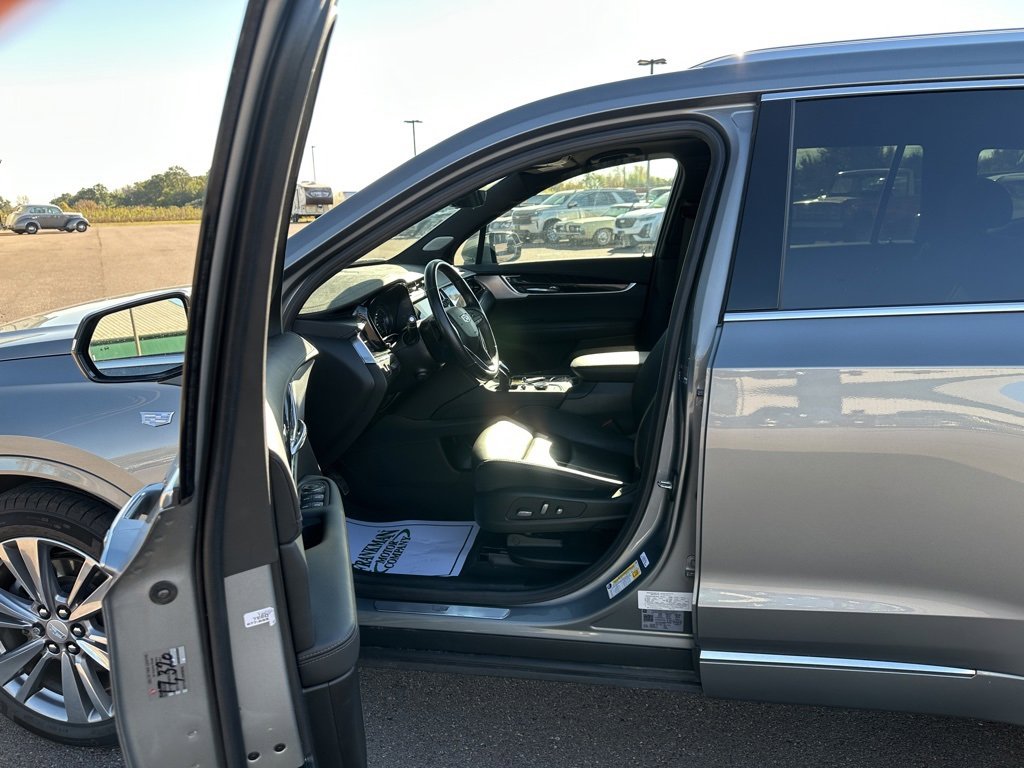 Used 2024 Cadillac XT6 Premium Luxury image 10