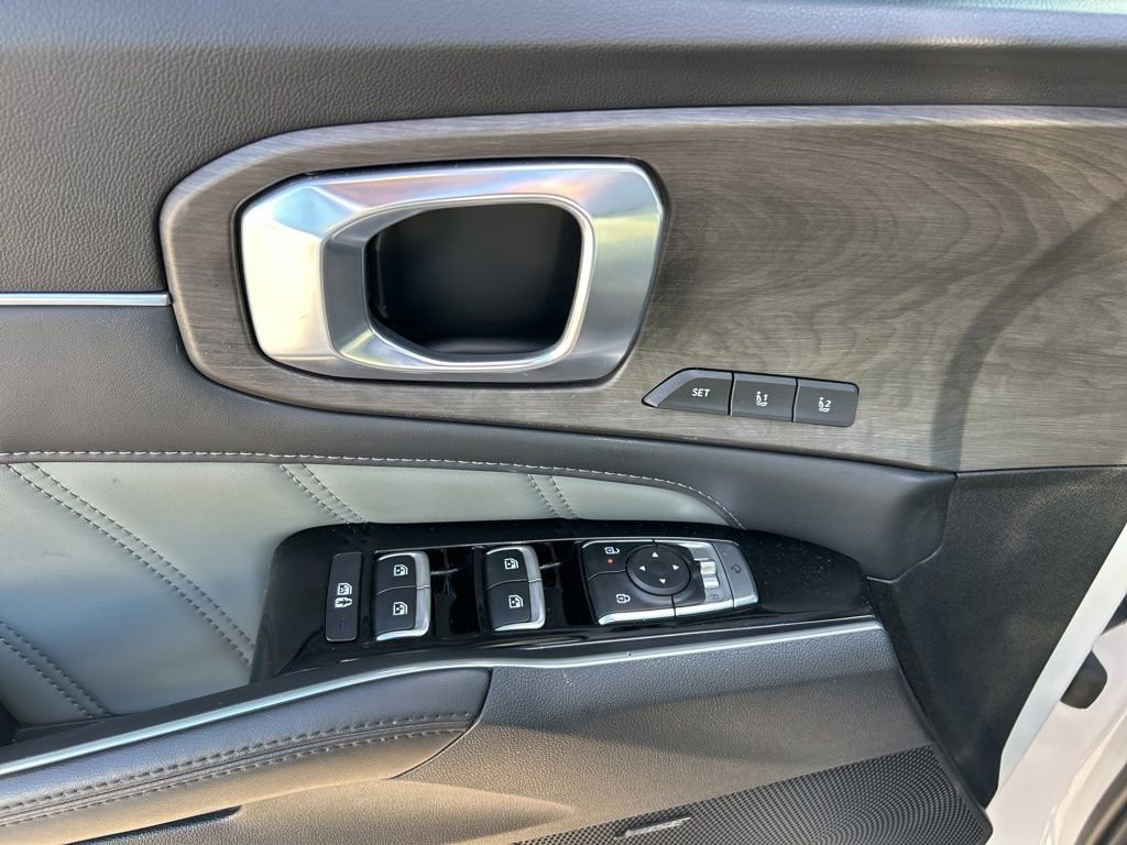 Used 2024 Kia Sorento SX Prestige w/ Sage Leather Package image 18
