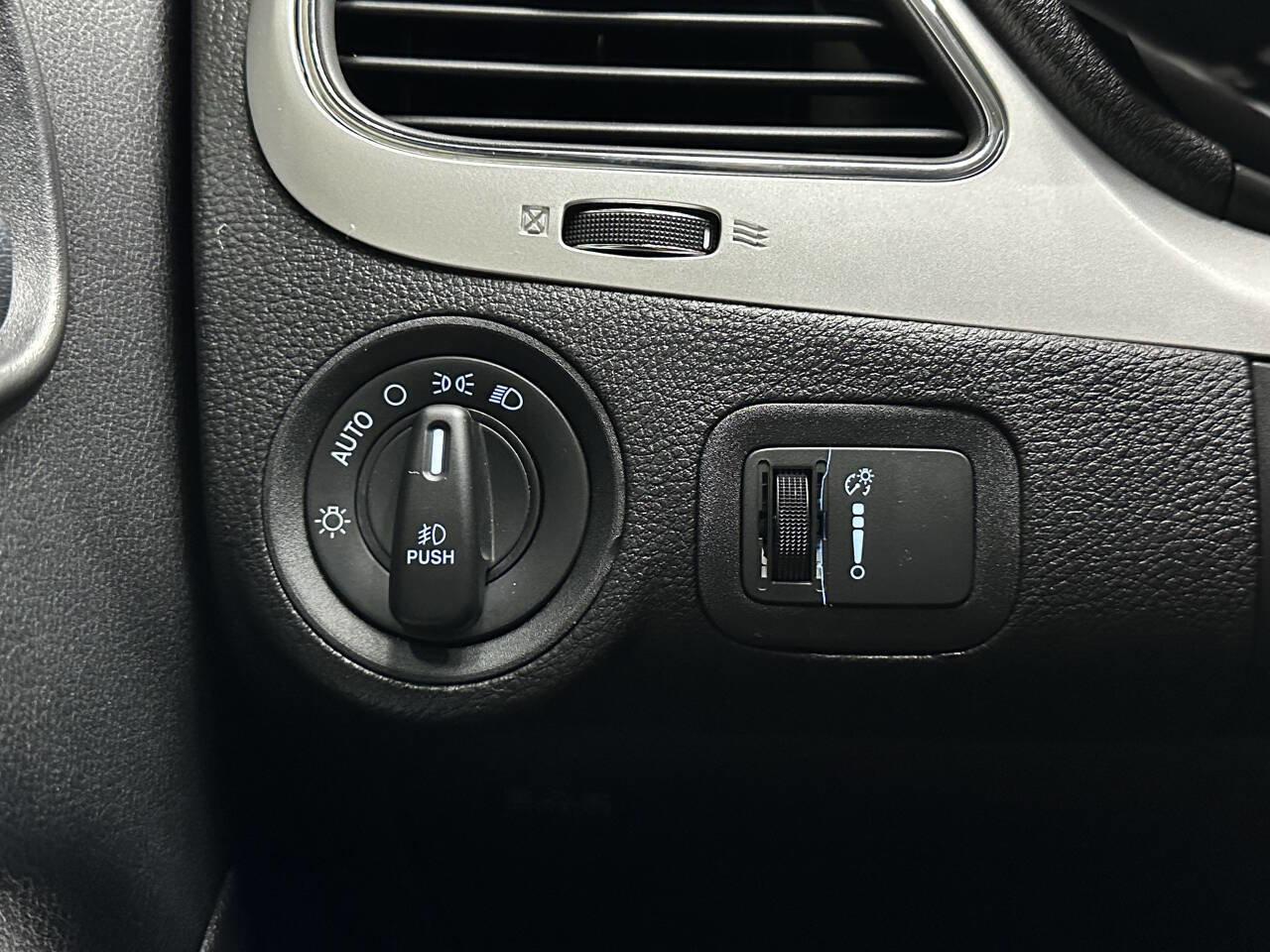 Used 2019 Dodge Journey SE w/ Premium Group image 27