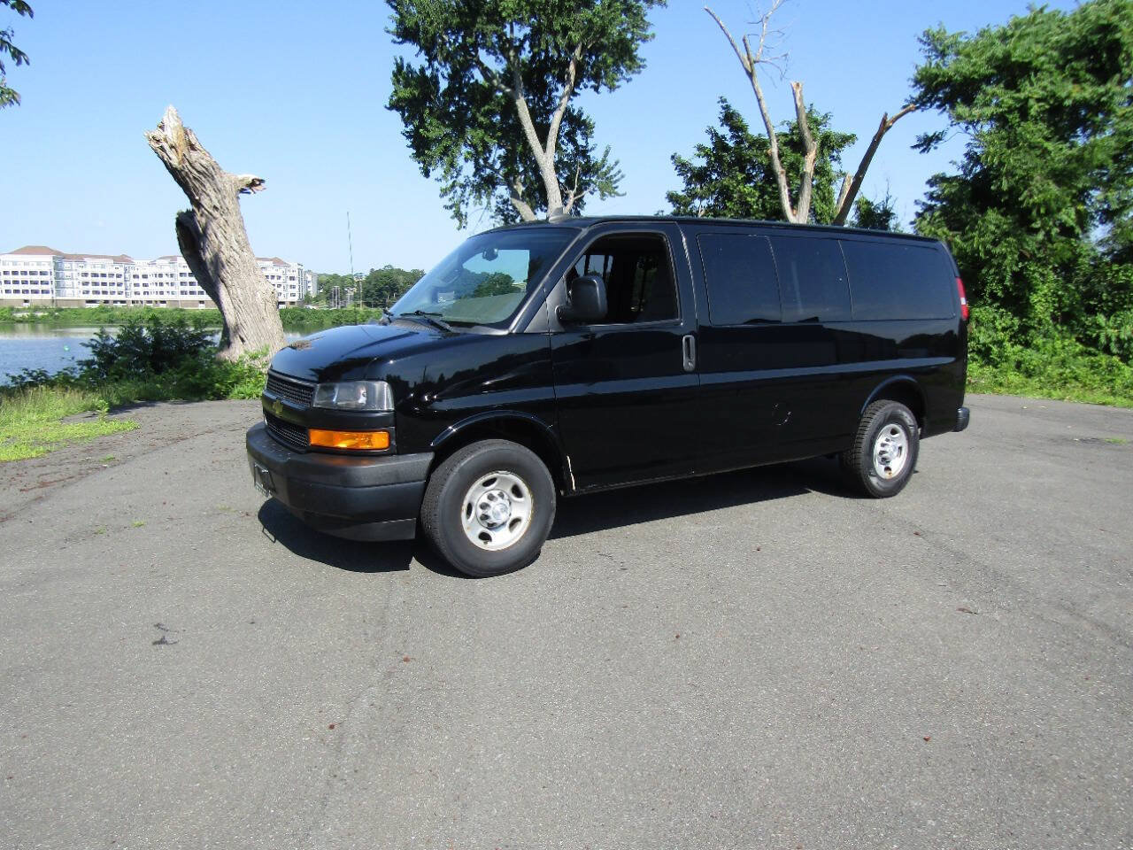 Used 2018 Chevrolet Express 2500 LS RWD image 2