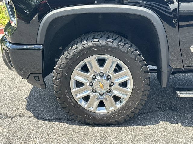 Used 2024 Chevrolet Silverado 2500 High Country w/ High Country Premium Package AWD/4WD image 13