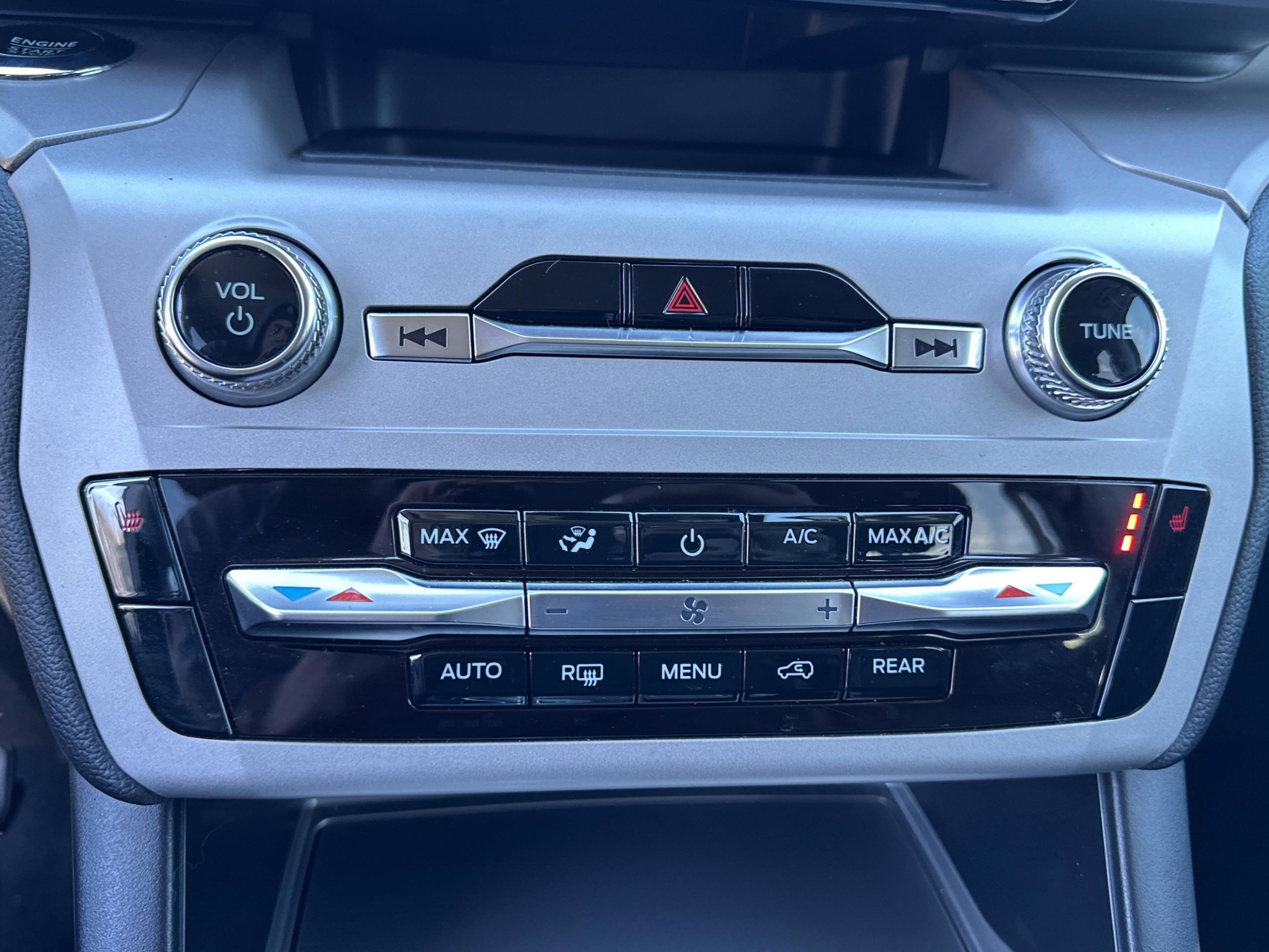 Used 2023 Ford Explorer XLT image 14