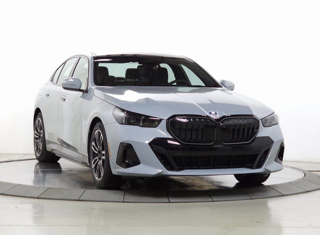 Used 2026 BMW 550e xDrive w/ Premium Package image 1