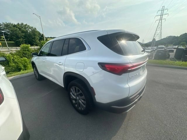 Used 2025 Buick Enclave Preferred AWD/4WD image 21