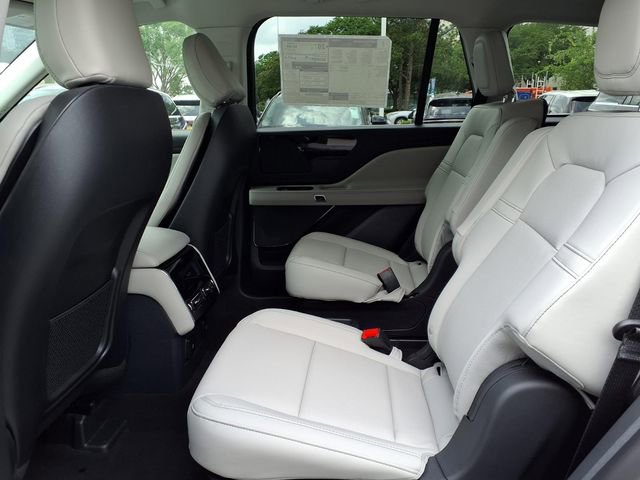 New 2026 Lincoln Aviator AWD image 8