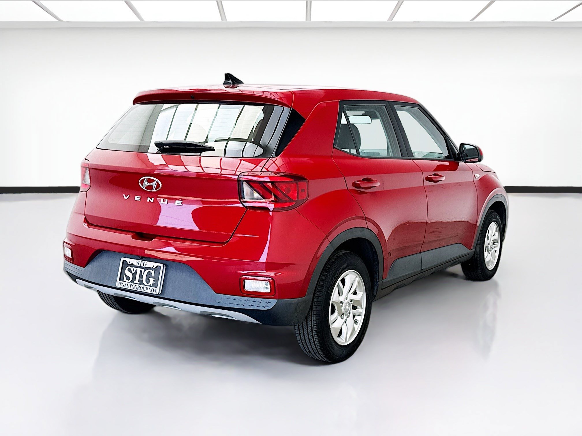 Used 2021 Hyundai Venue SE FWD image 4