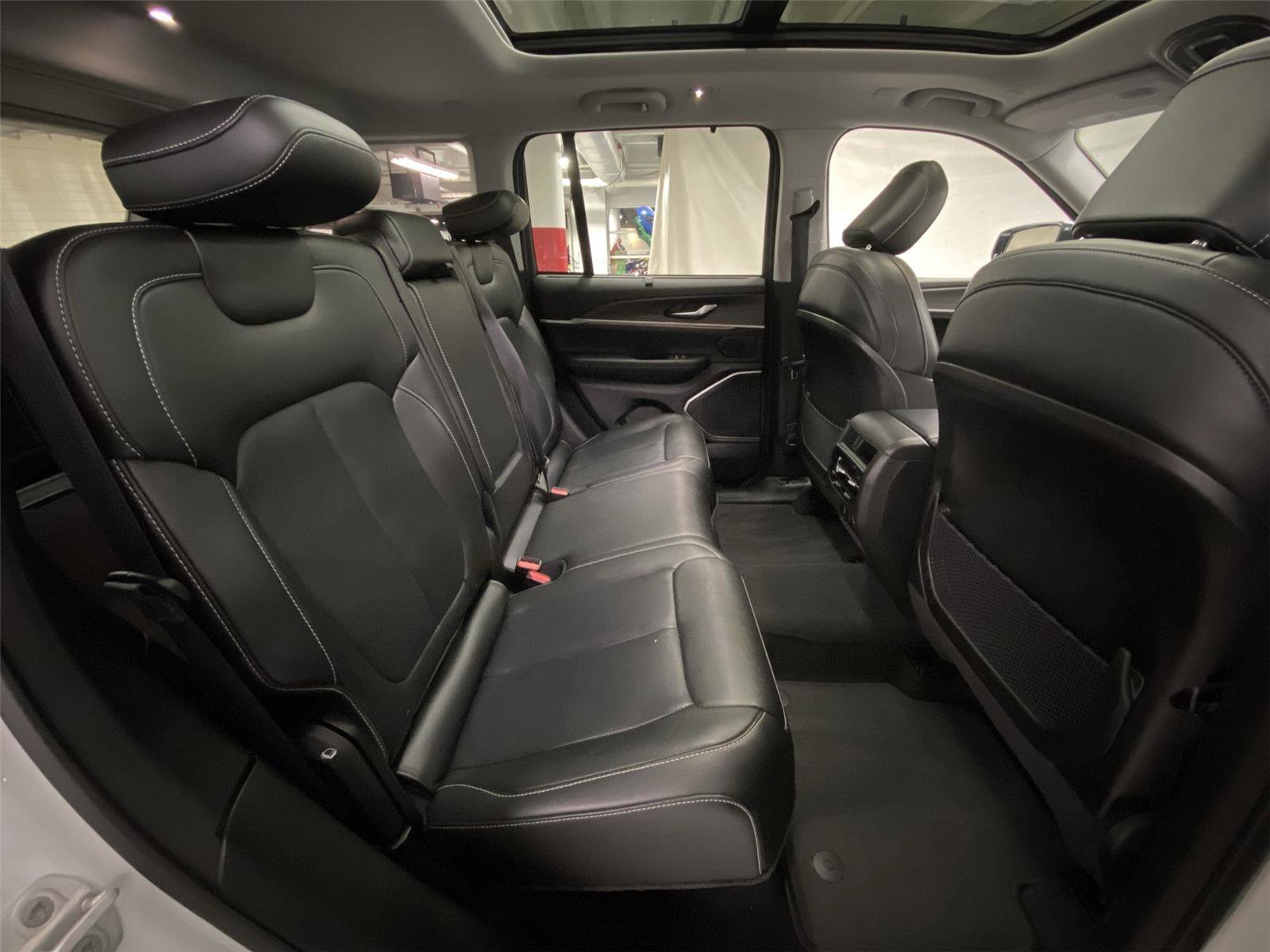 Used 2022 Jeep Grand Cherokee Limited 4xe w/ Luxury Tech Group II image 29