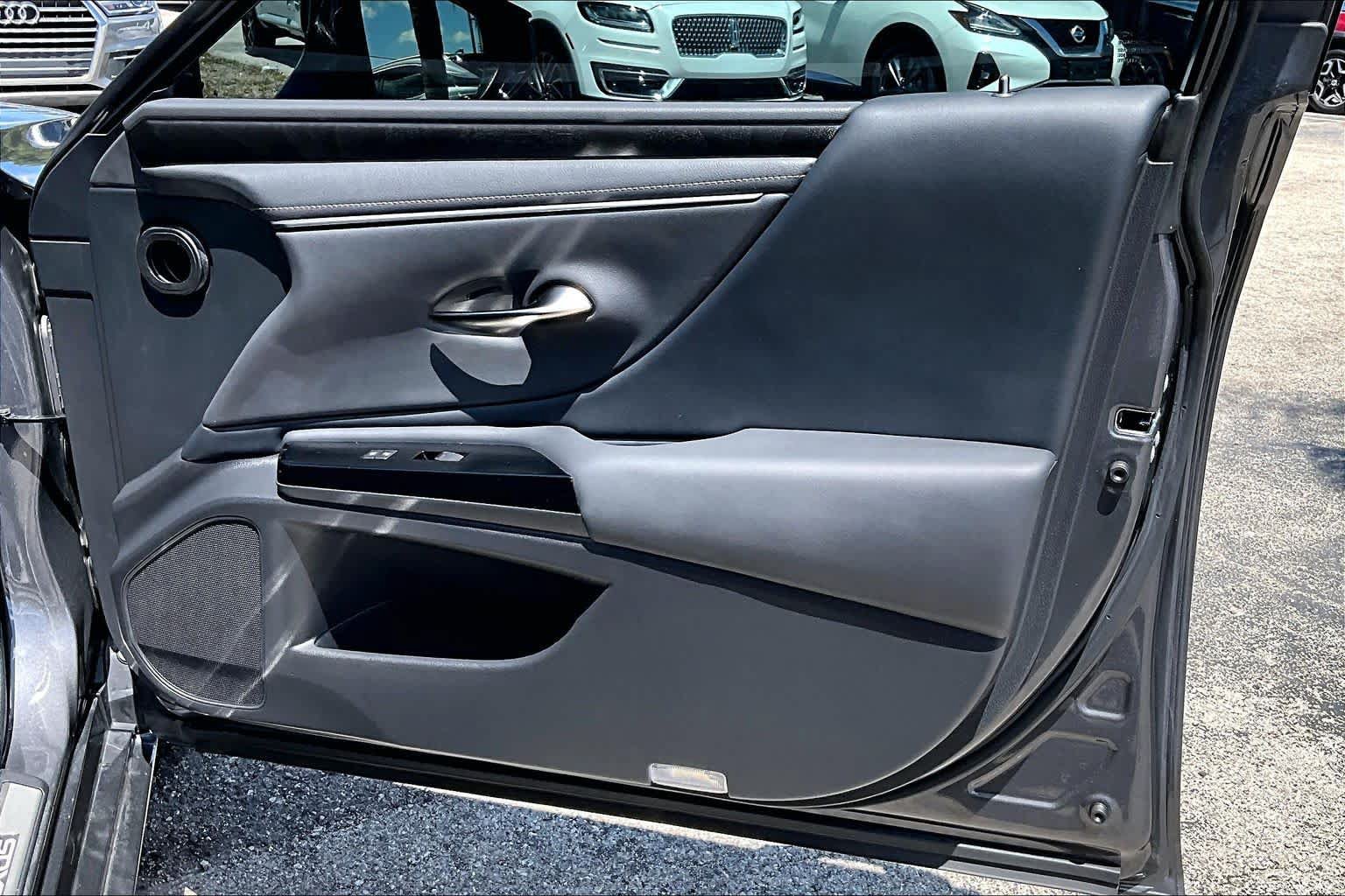 Used 2025 Lexus ES 300h w/ Premium Package FWD image 27