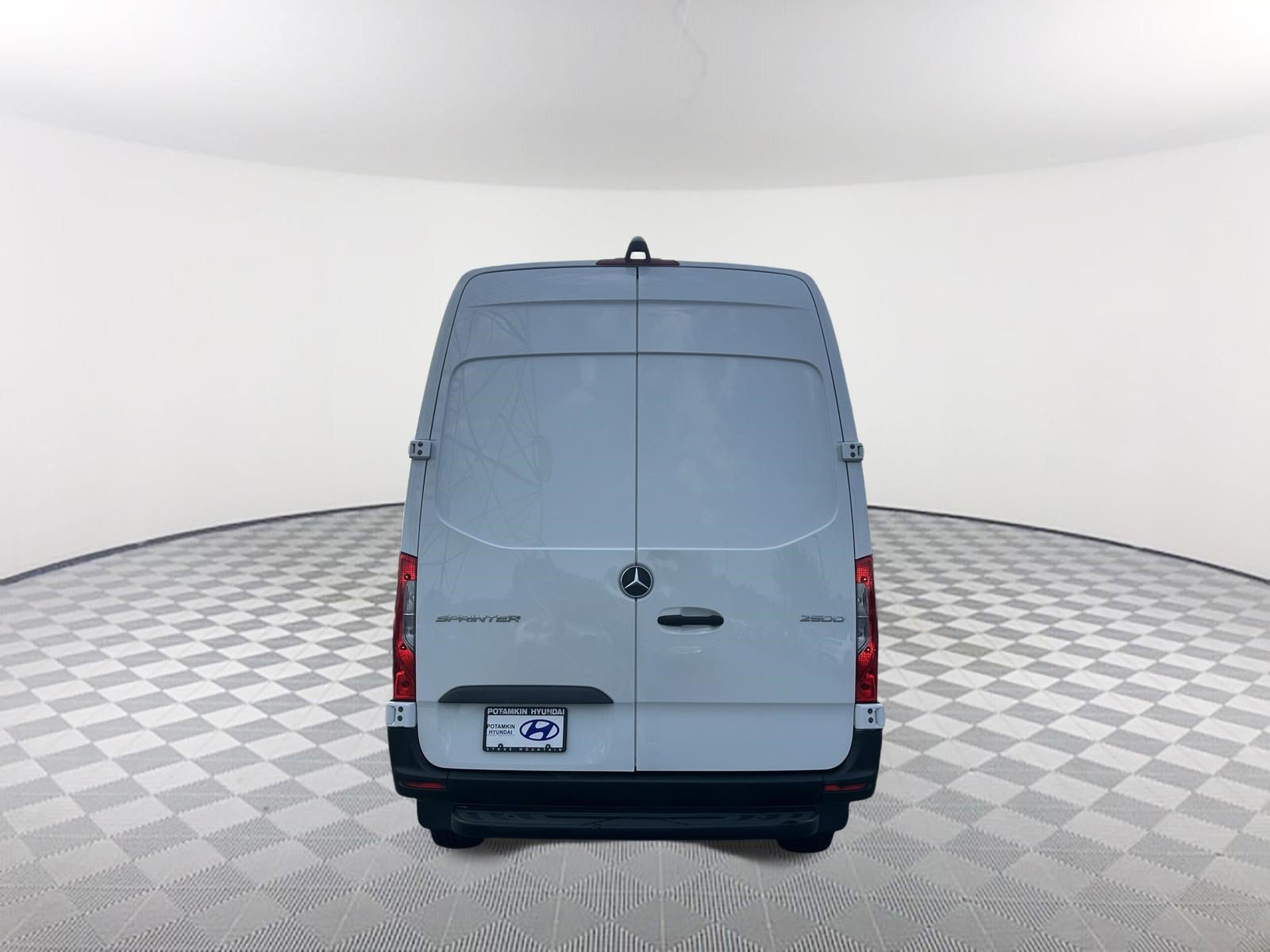 Used 2024 Mercedes-Benz Sprinter 2500 image 6