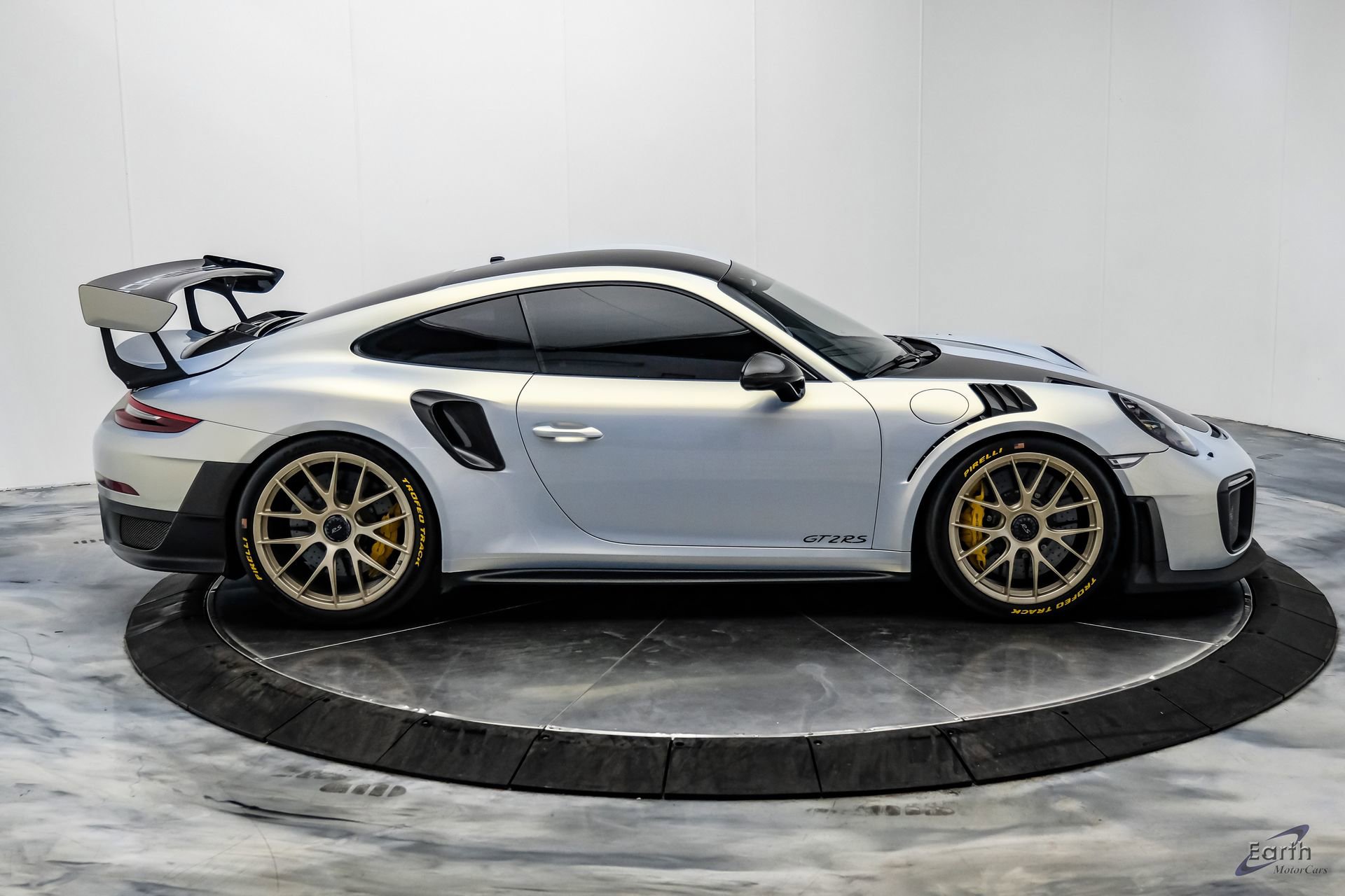 Used 2018 Porsche 911 GT2 RS w/ Weissach Package RWD image 25