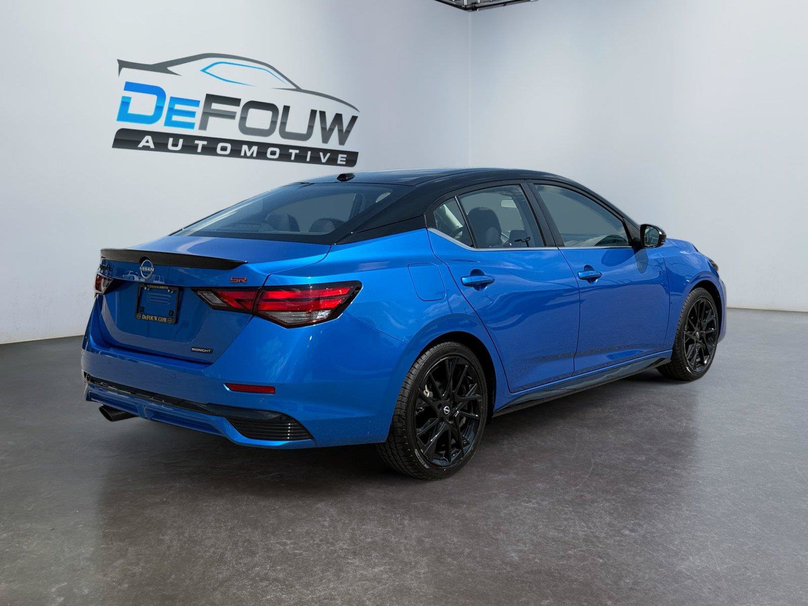 Used 2025 Nissan Sentra SR w/ Midnight Edition FWD image 3