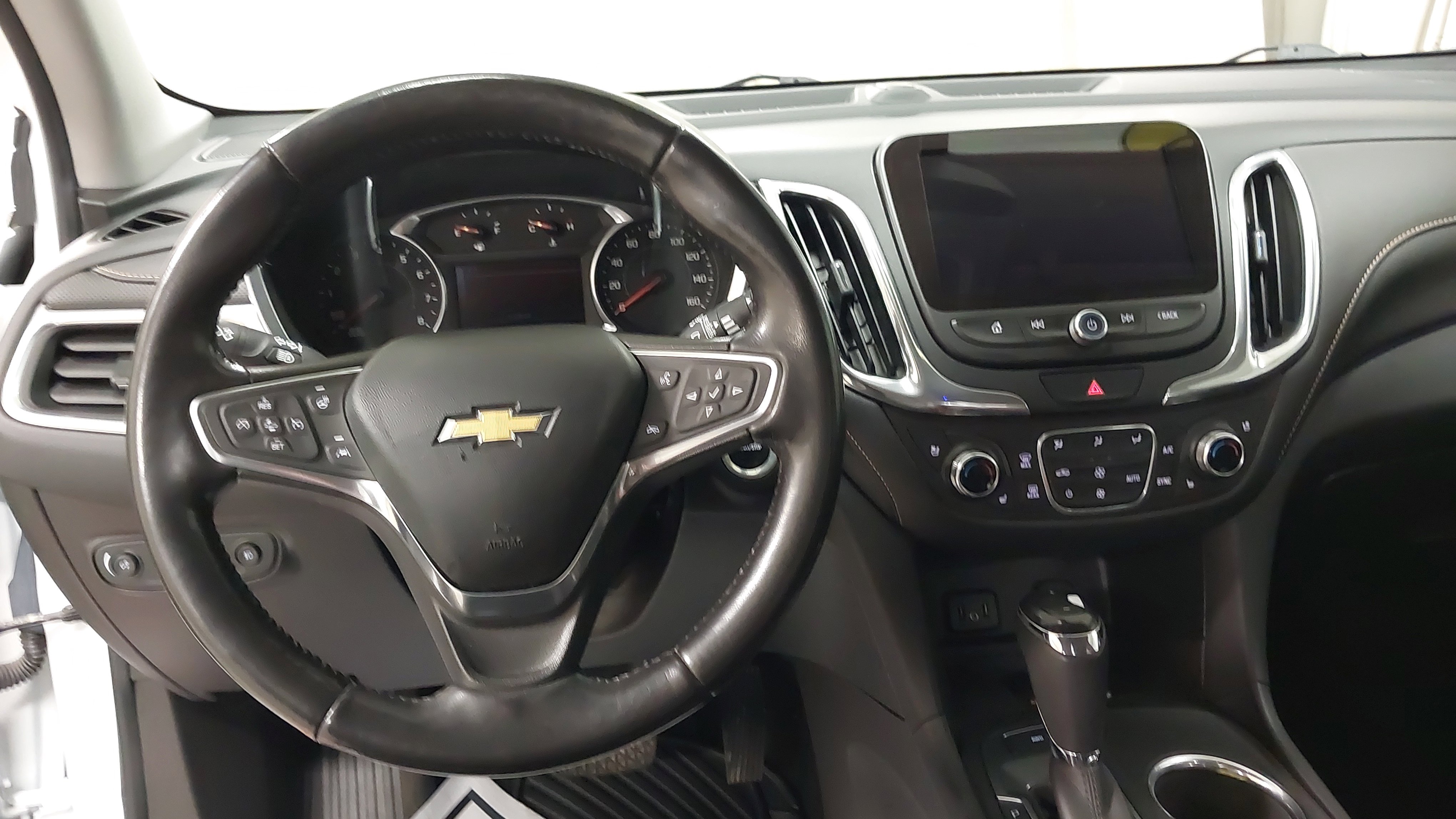 Used 2018 Chevrolet Equinox Premier image 26