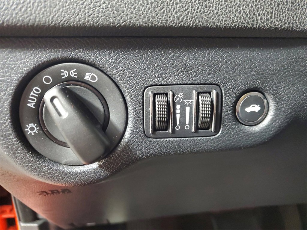 Used 2017 Dodge Charger SE w/ Blacktop Package image 12