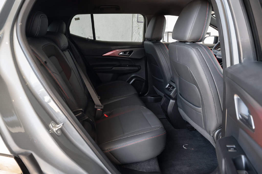 Used 2024 Chevrolet Equinox EV RS FWD image 36