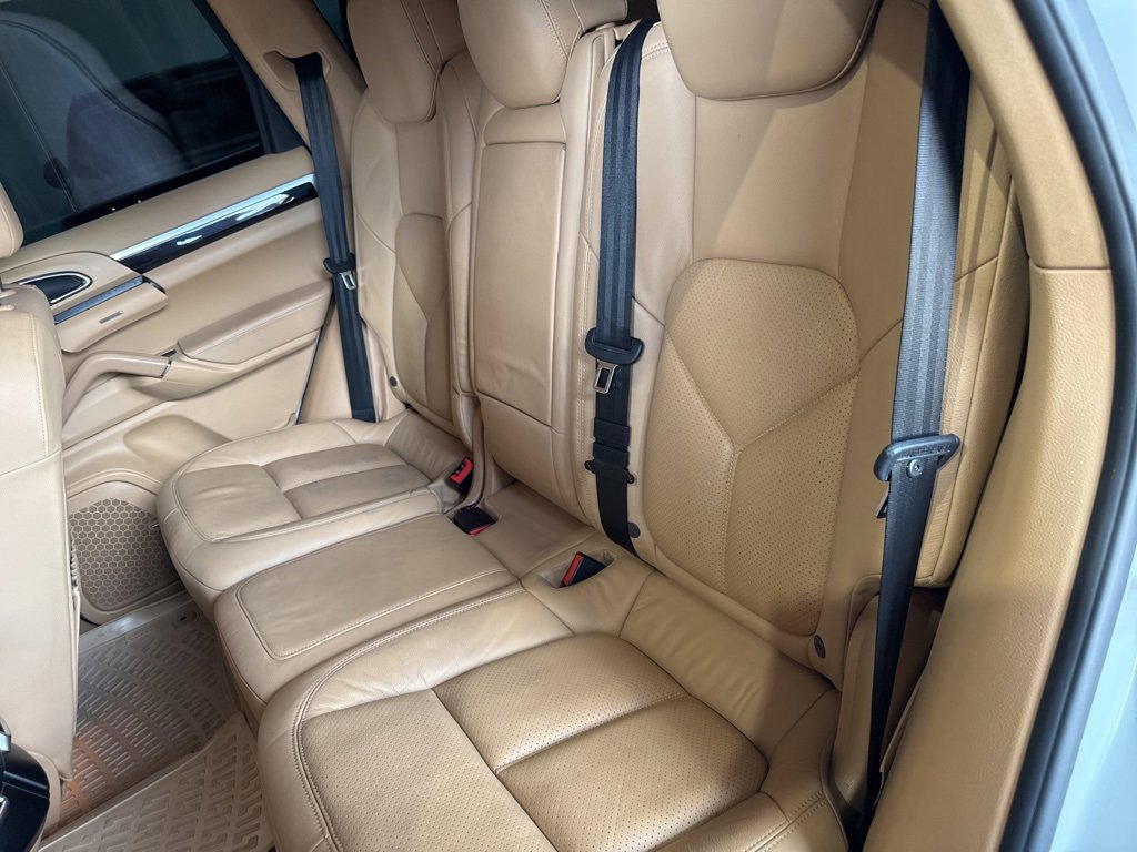 Used 2016 Porsche Cayenne image 8