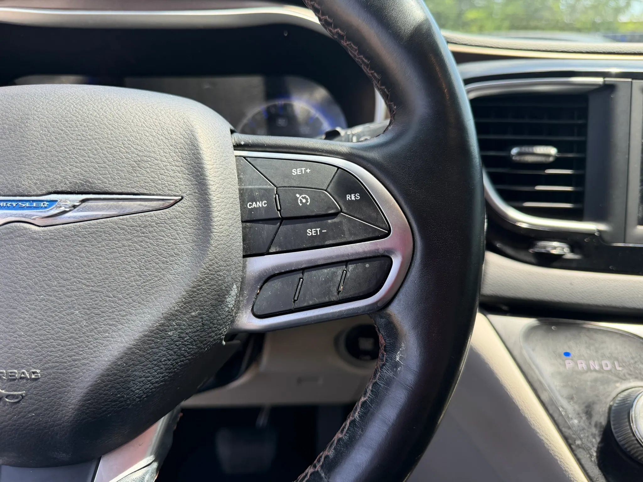 Used 2019 Chrysler Pacifica Touring-L image 15