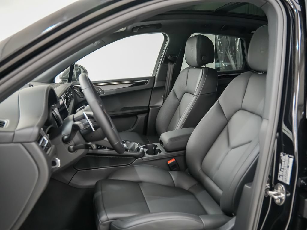 New 2026 Porsche Macan Turbo AWD/4WD image 5
