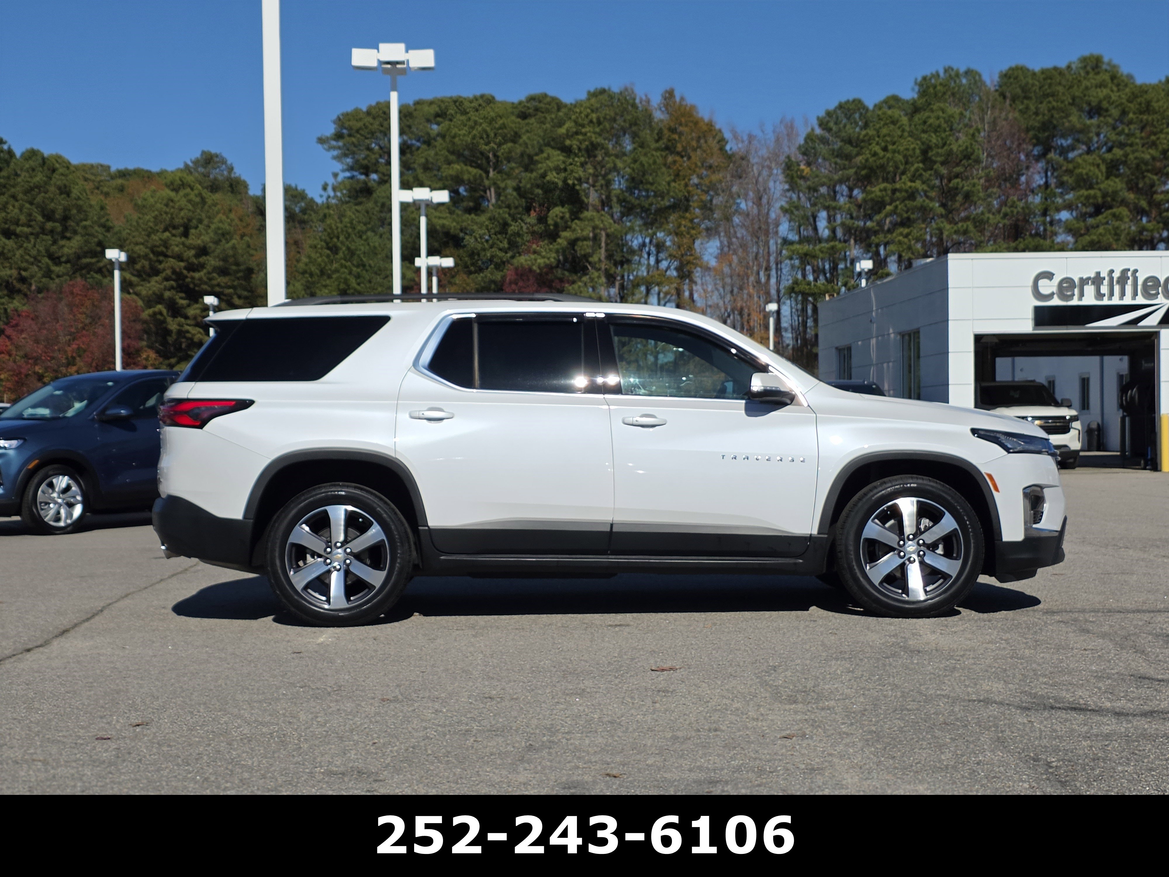 Used 2023 Chevrolet Traverse LT w/ LT Premium Package image 8