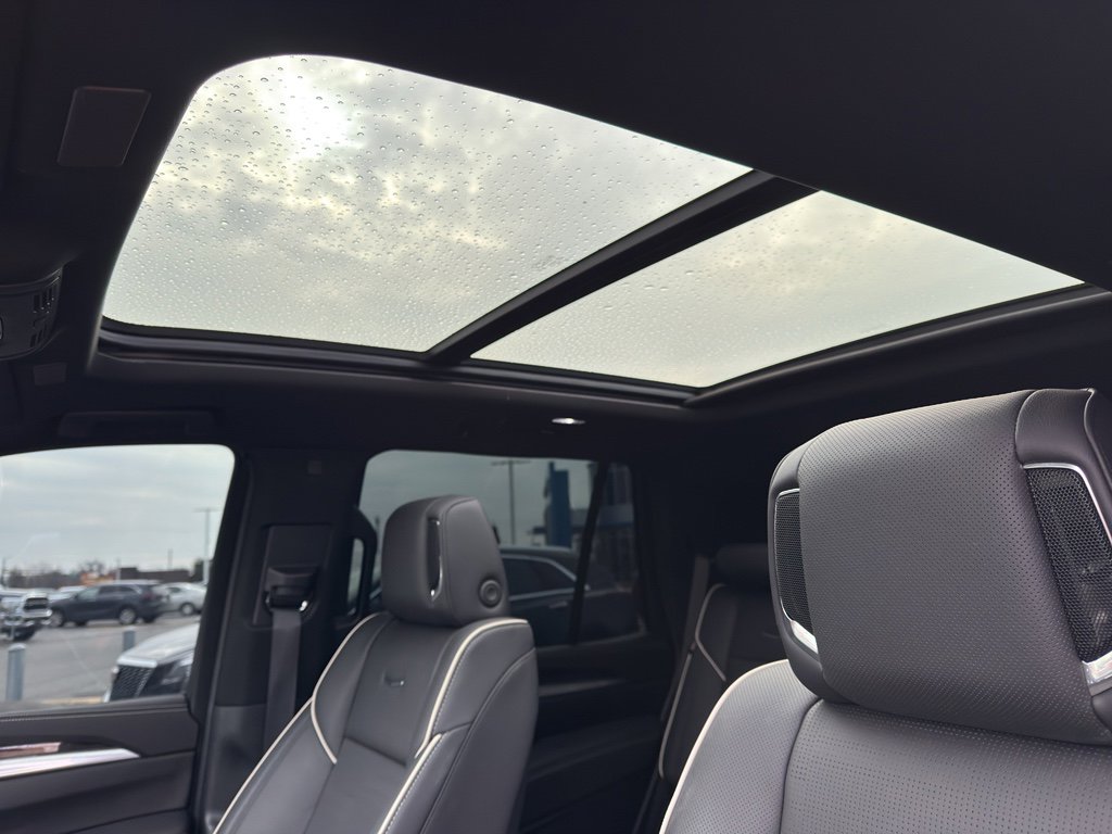 Used 2025 Cadillac Escalade Premium Luxury image 14