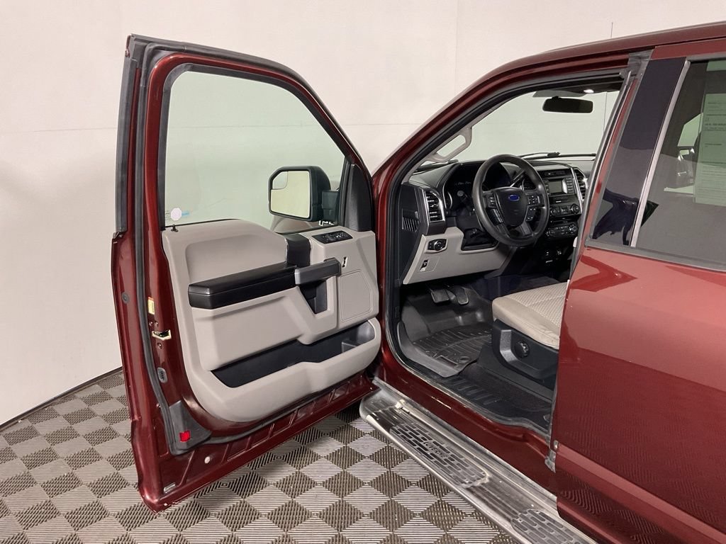 Used 2016 Ford F150 XLT AWD/4WD image 14