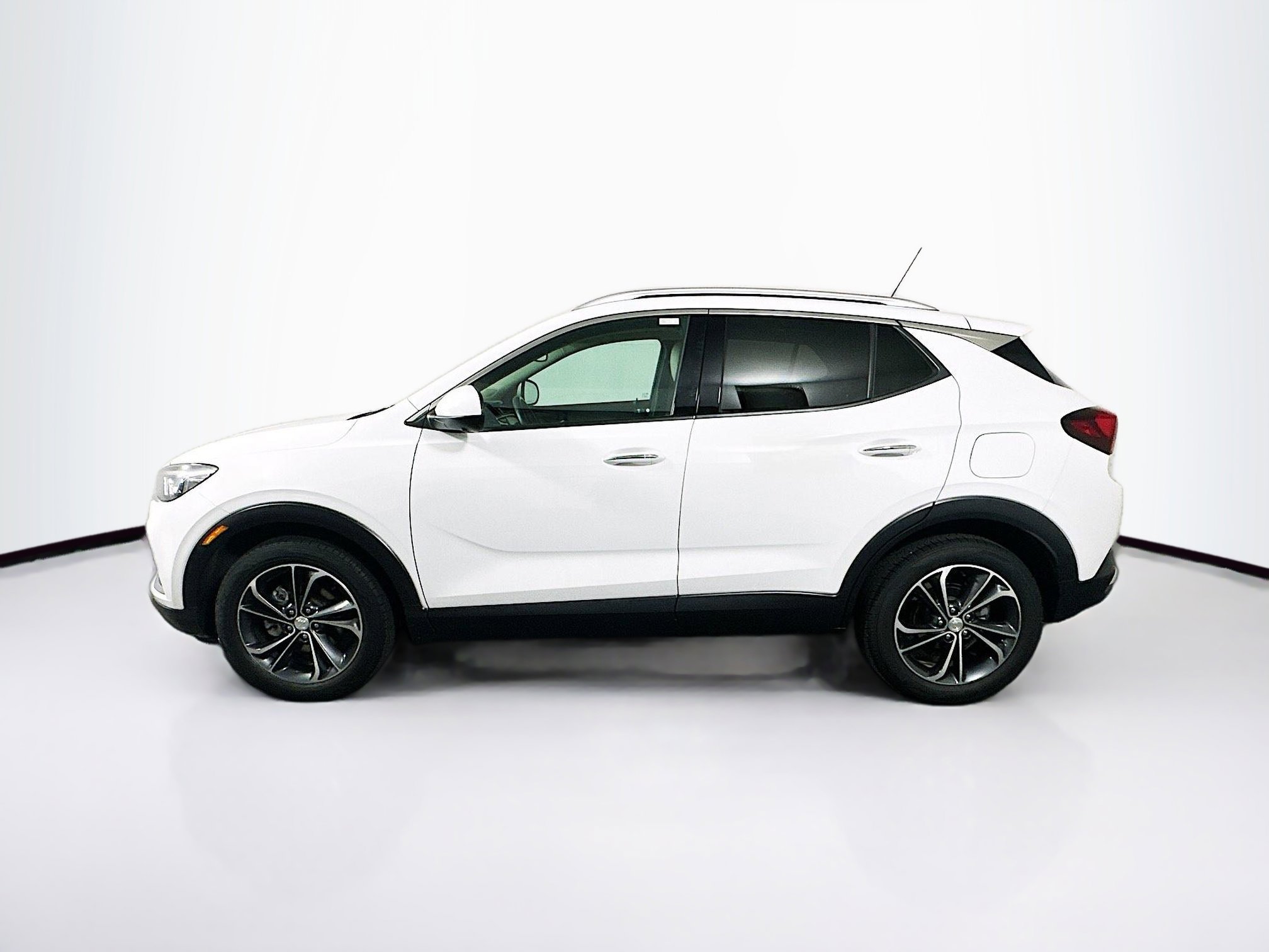 Used 2022 Buick Encore GX Essence w/ Advanced Technology Package FWD image 4