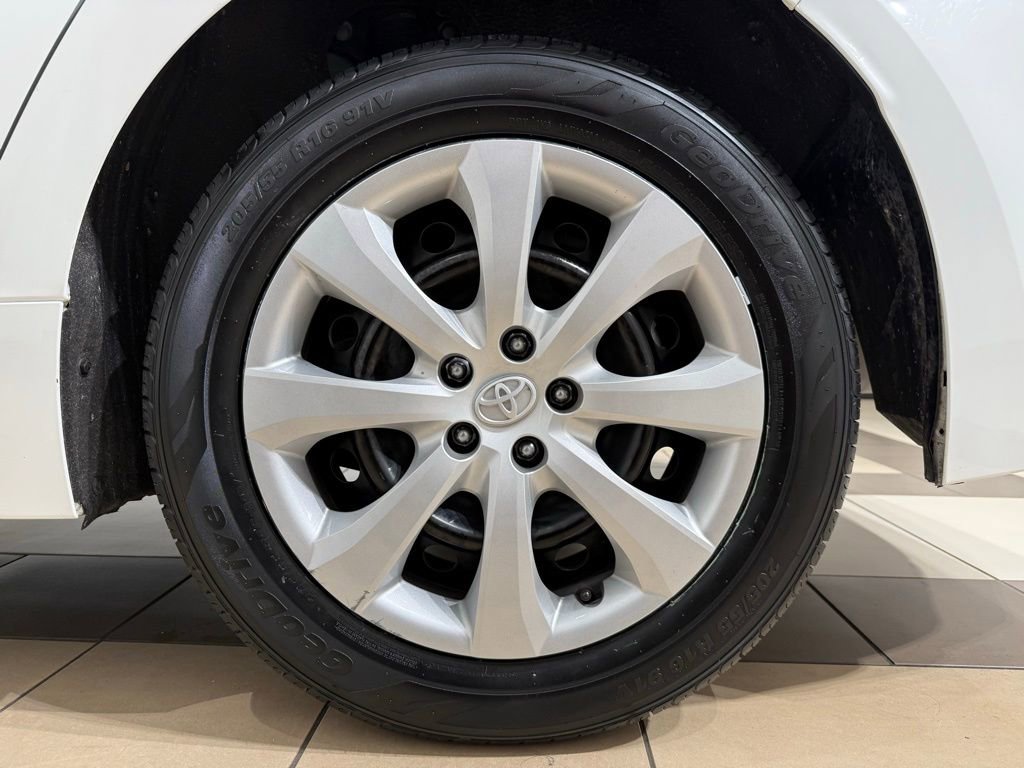 Used 2023 Toyota Corolla LE image 9