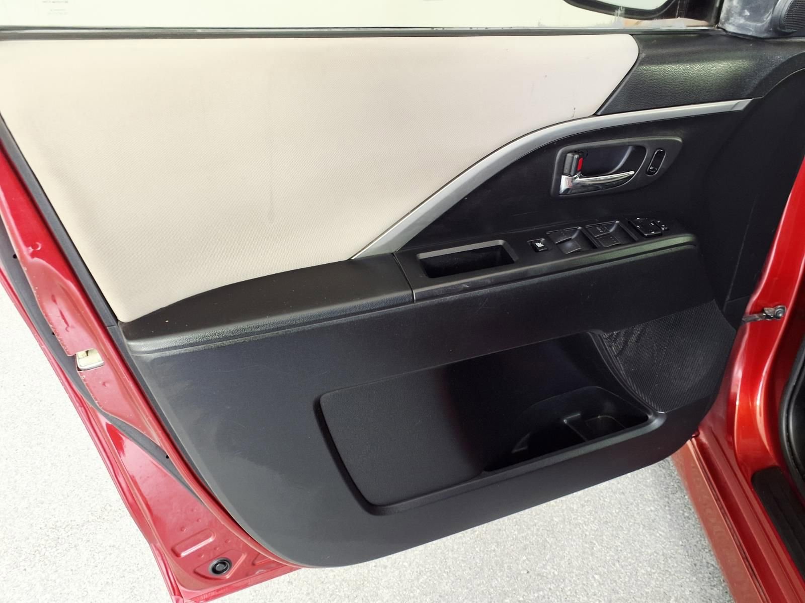 Used 2015 MAZDA MAZDA5 Touring FWD image 25