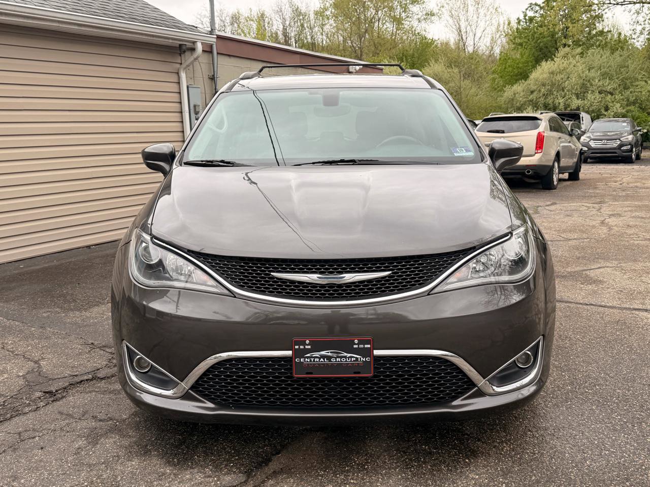 Used 2017 Chrysler Pacifica Touring-L FWD image 10