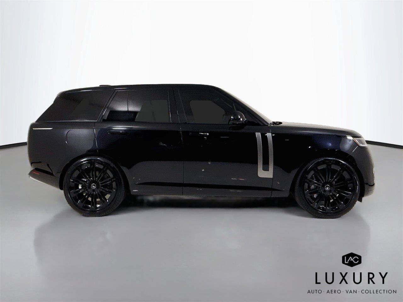 Used 2024 Land Rover Range Rover SE AWD/4WD image 5