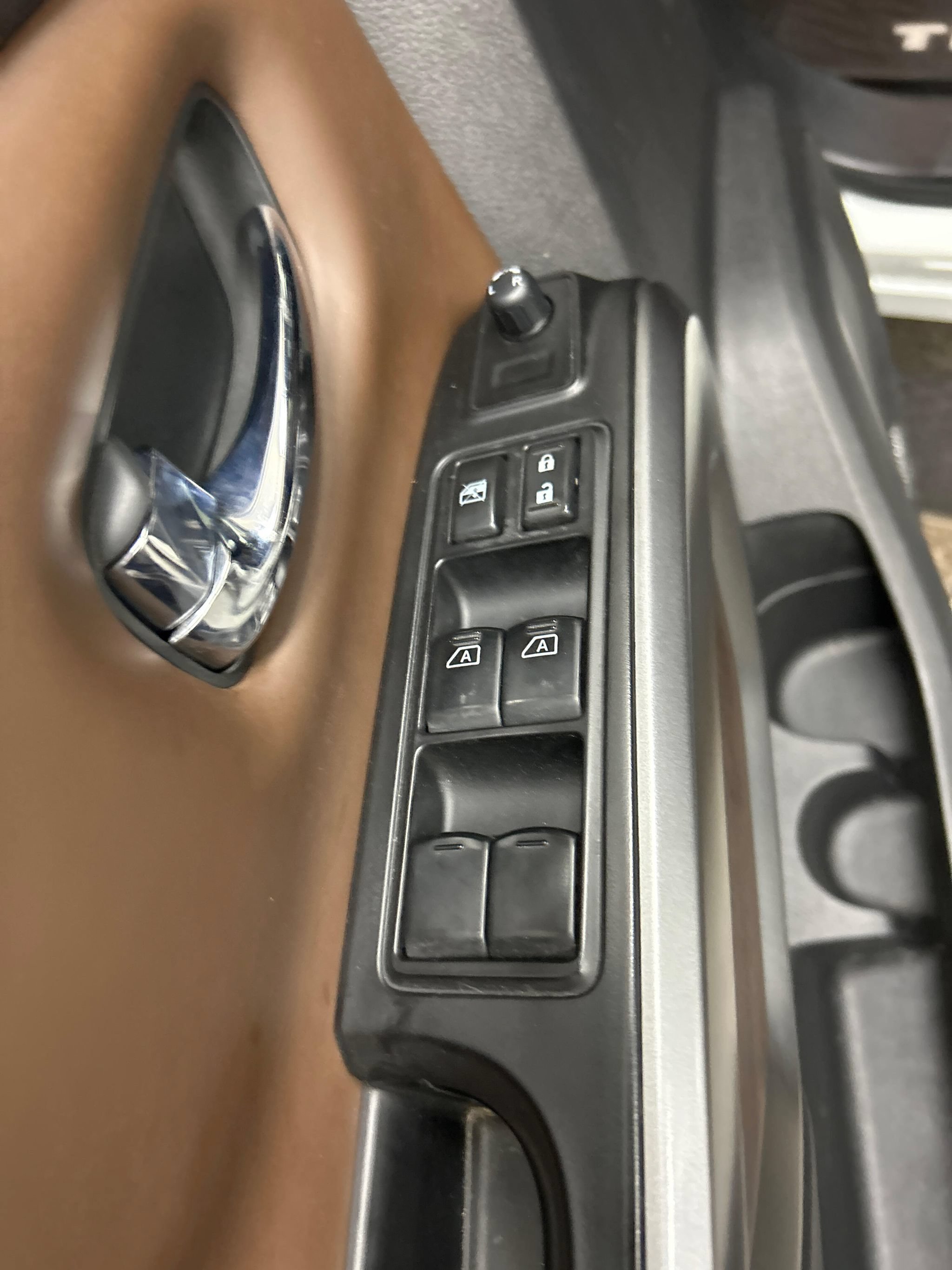 Used 2016 Nissan Titan Platinum Reserve AWD/4WD image 9