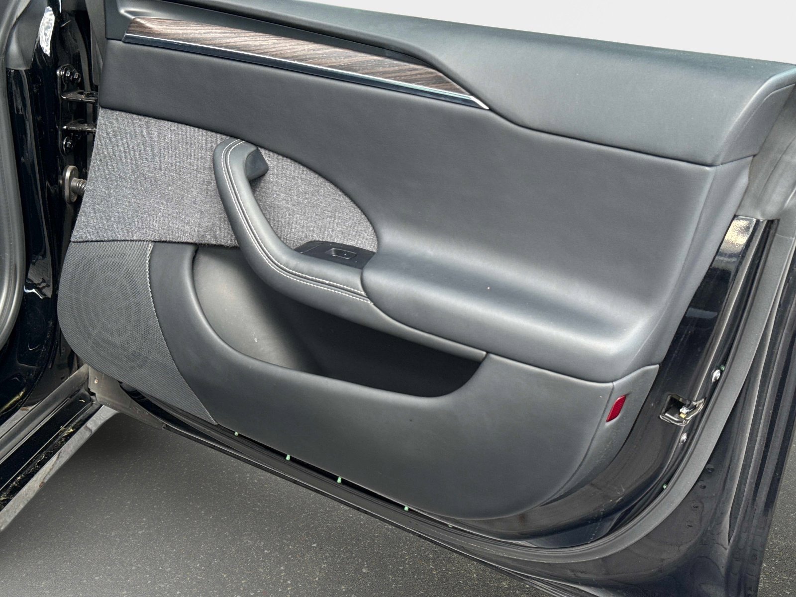 Used 2023 Tesla Model S image 21