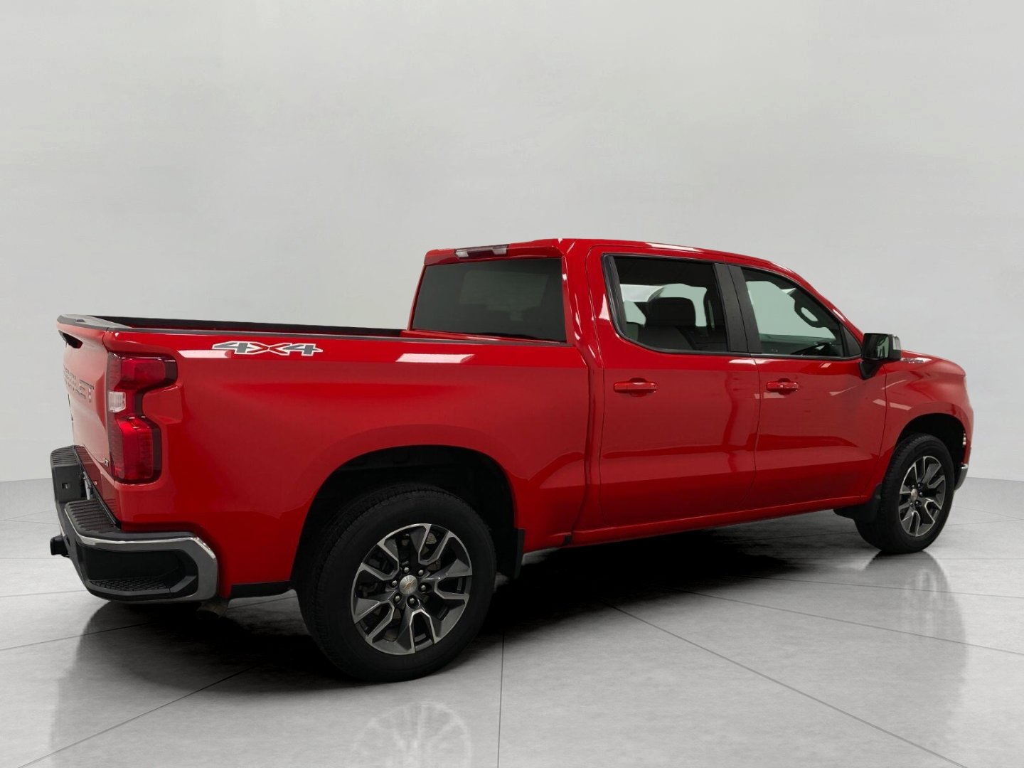 Used 2024 Chevrolet Silverado 1500 LT AWD/4WD image 2