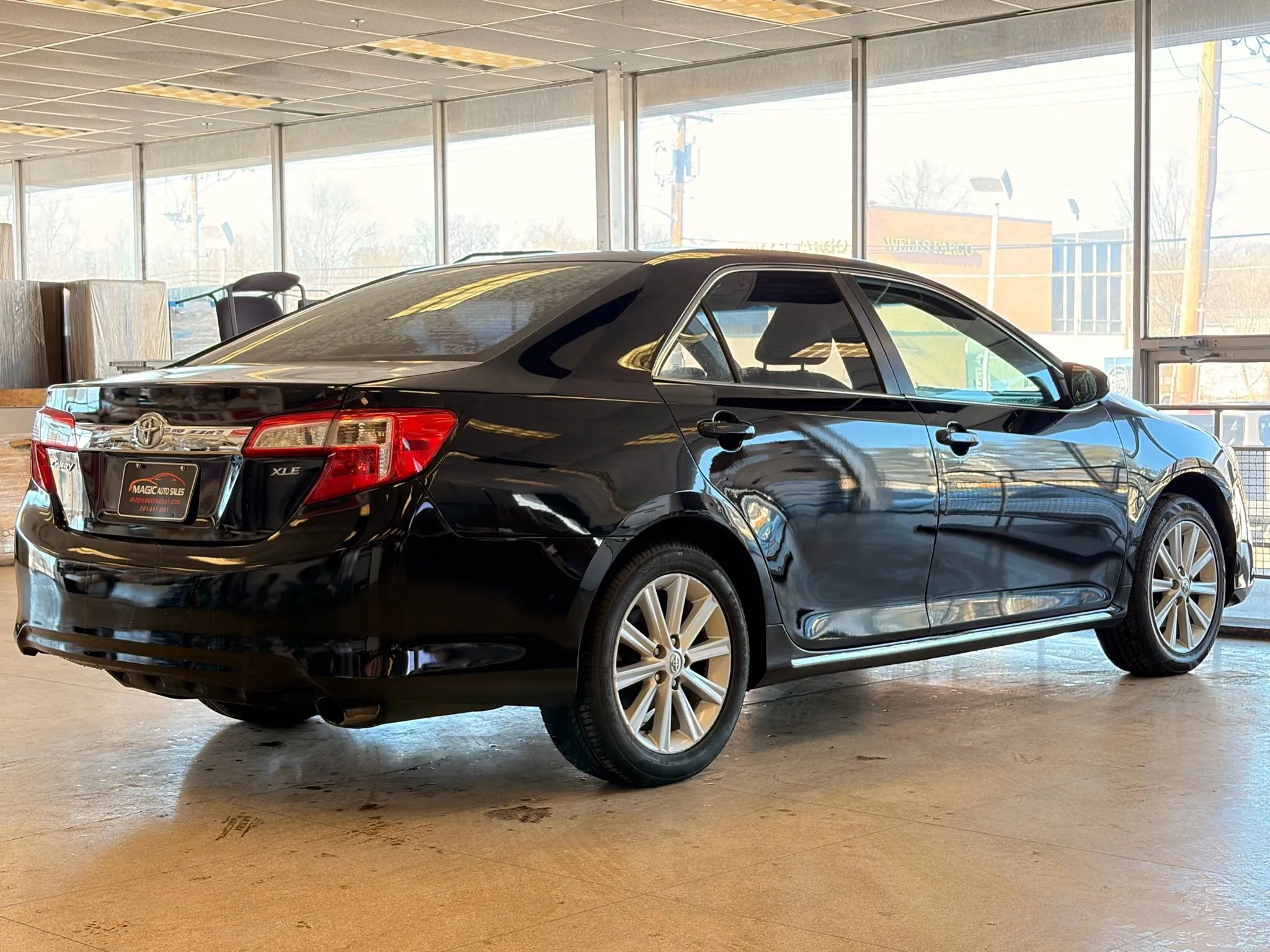Used 2013 Toyota Camry XLE image 47