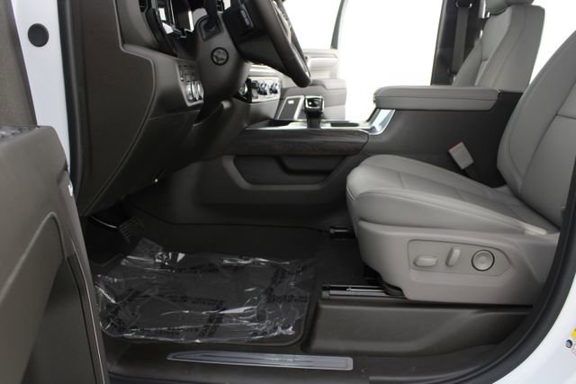 New 2026 GMC Sierra 1500 SLT image 18