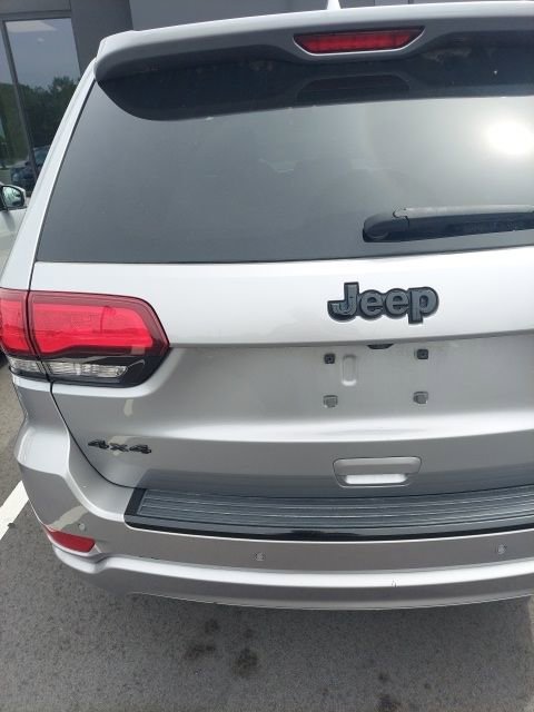 Used 2017 Jeep Grand Cherokee Altitude image 19