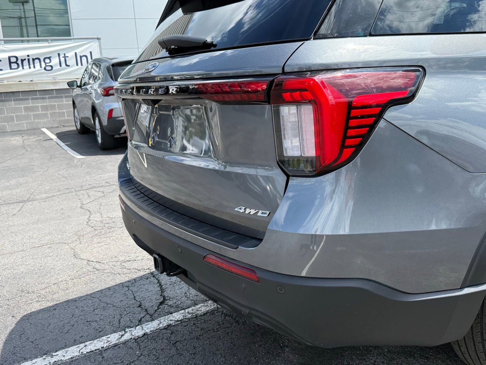 Used 2025 Ford Explorer Active AWD/4WD image 14
