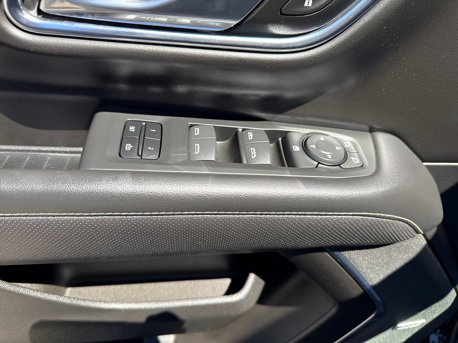 Used 2023 GMC Yukon SLT w/ Max Trailering Package AWD/4WD image 11