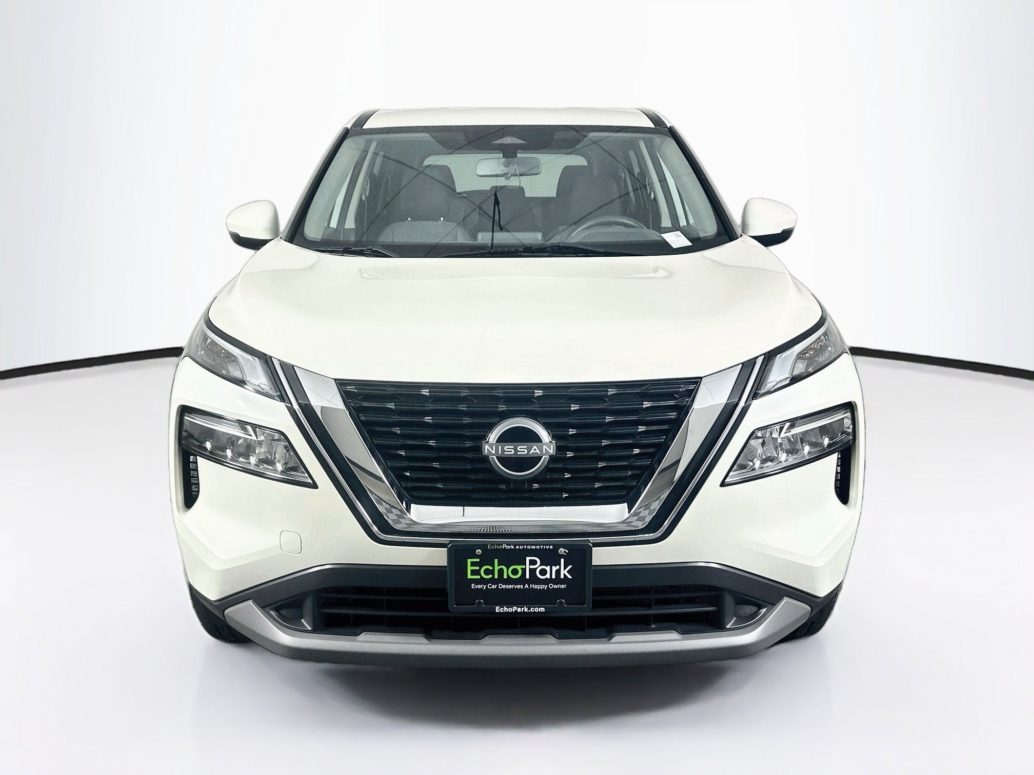 Used 2022 Nissan Rogue SV FWD image 2