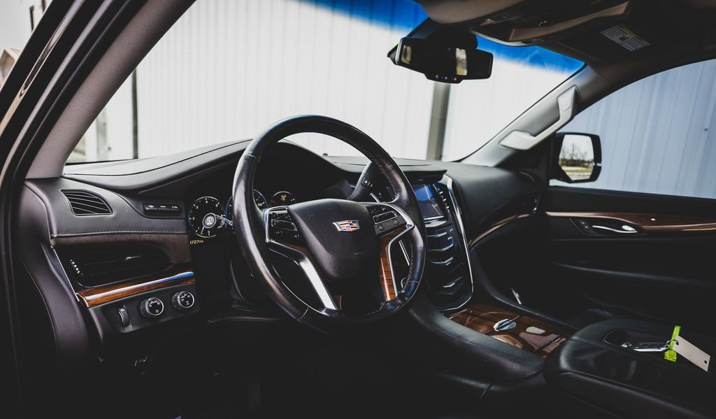 Used 2015 Cadillac Escalade Premium AWD/4WD image 2