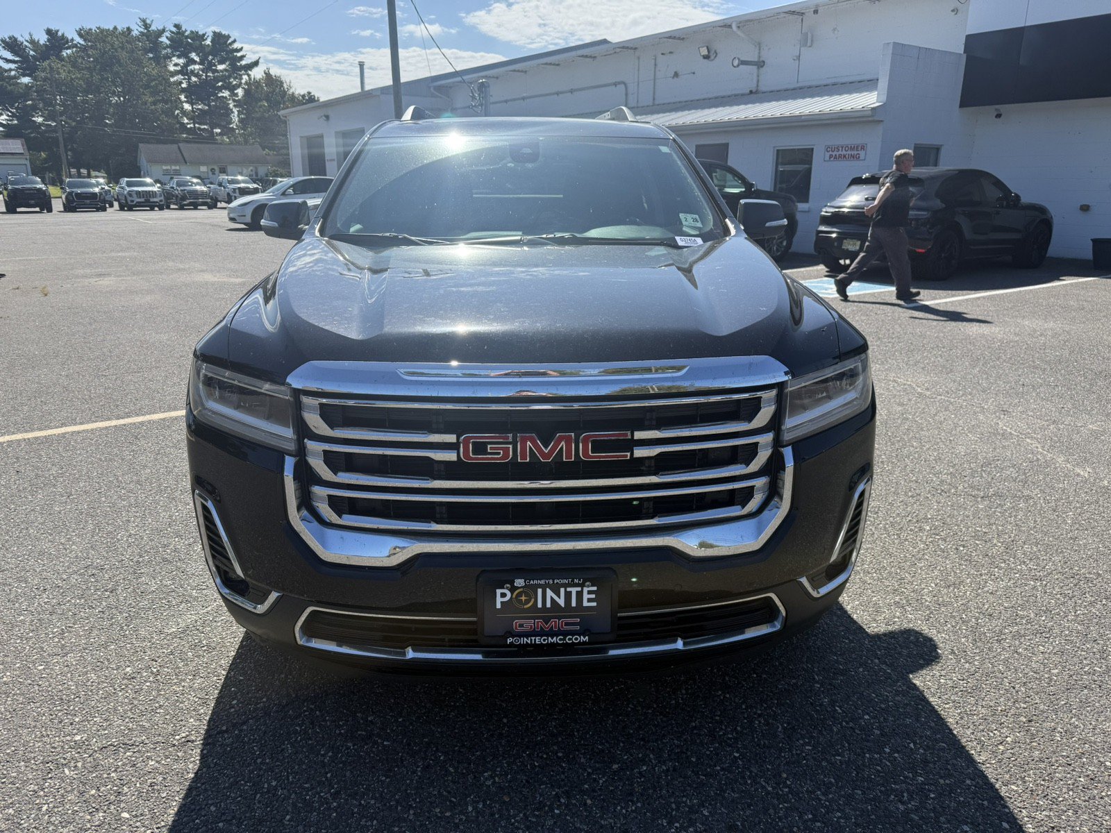 Used 2023 GMC Acadia SLT AWD/4WD image 8