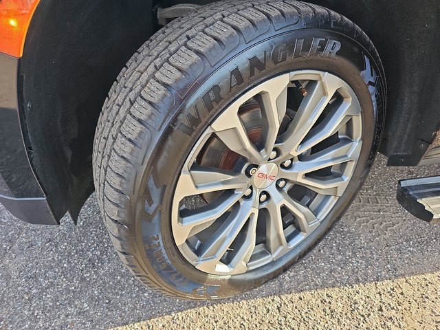 Used 2021 GMC Yukon XL Denali w/ Denali Premium Package image 34