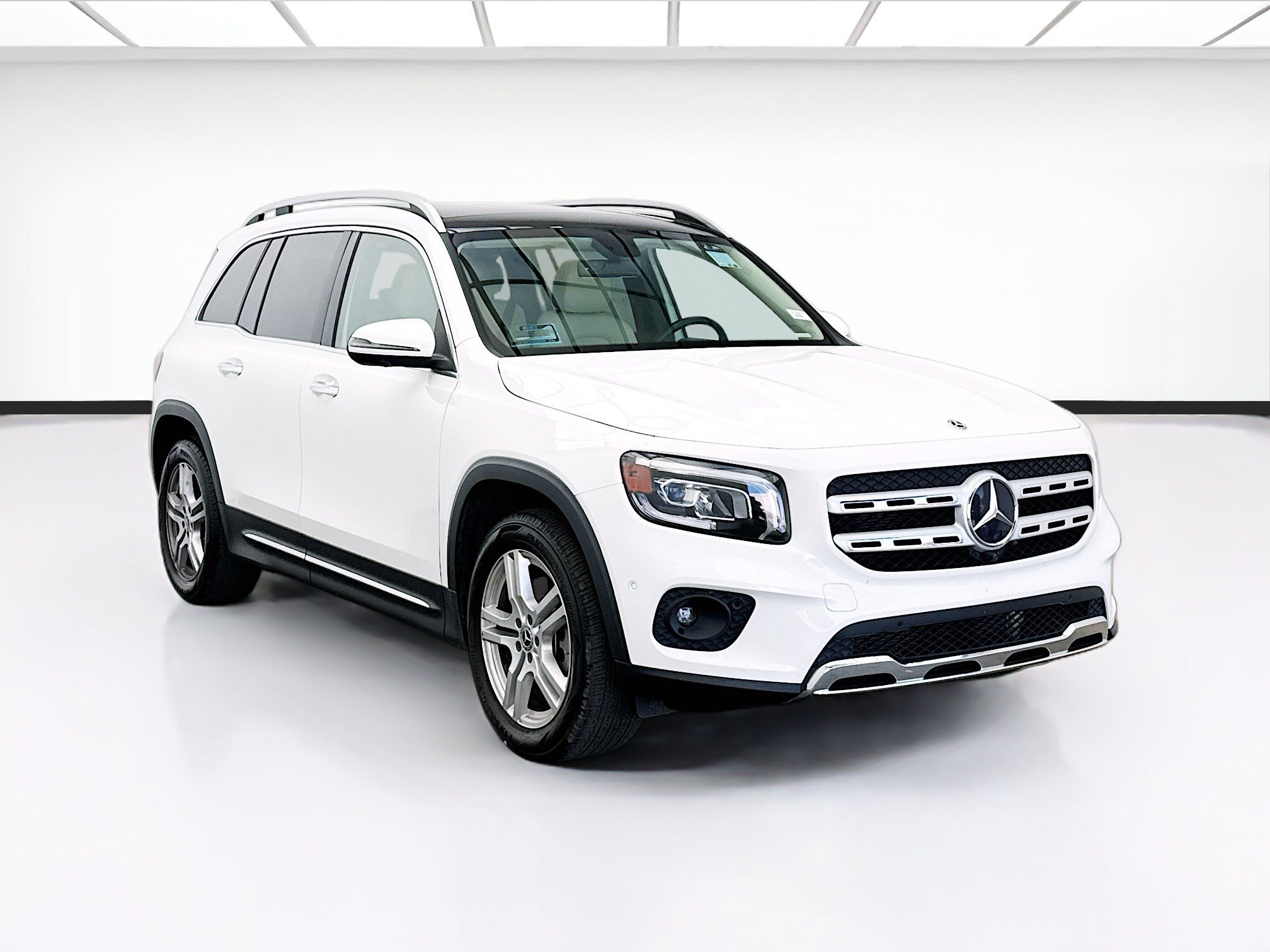 Used 2023 Mercedes-Benz GLB 250 image 3